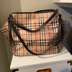 SOLD SOLD SOLD Burberry tote bag